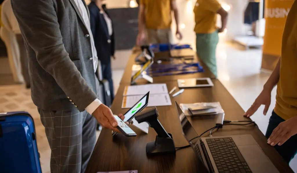 اهمیت بازیابی لیدها پس از اجرای رویداد: استراتژی‌ جذب و تبدیل لید در نمایشگاه‌ها